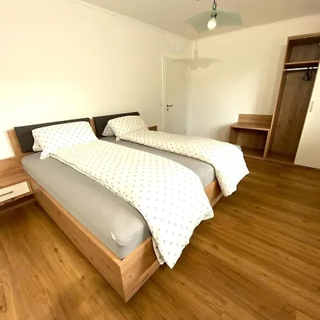 Apartman Spiegelkurve *